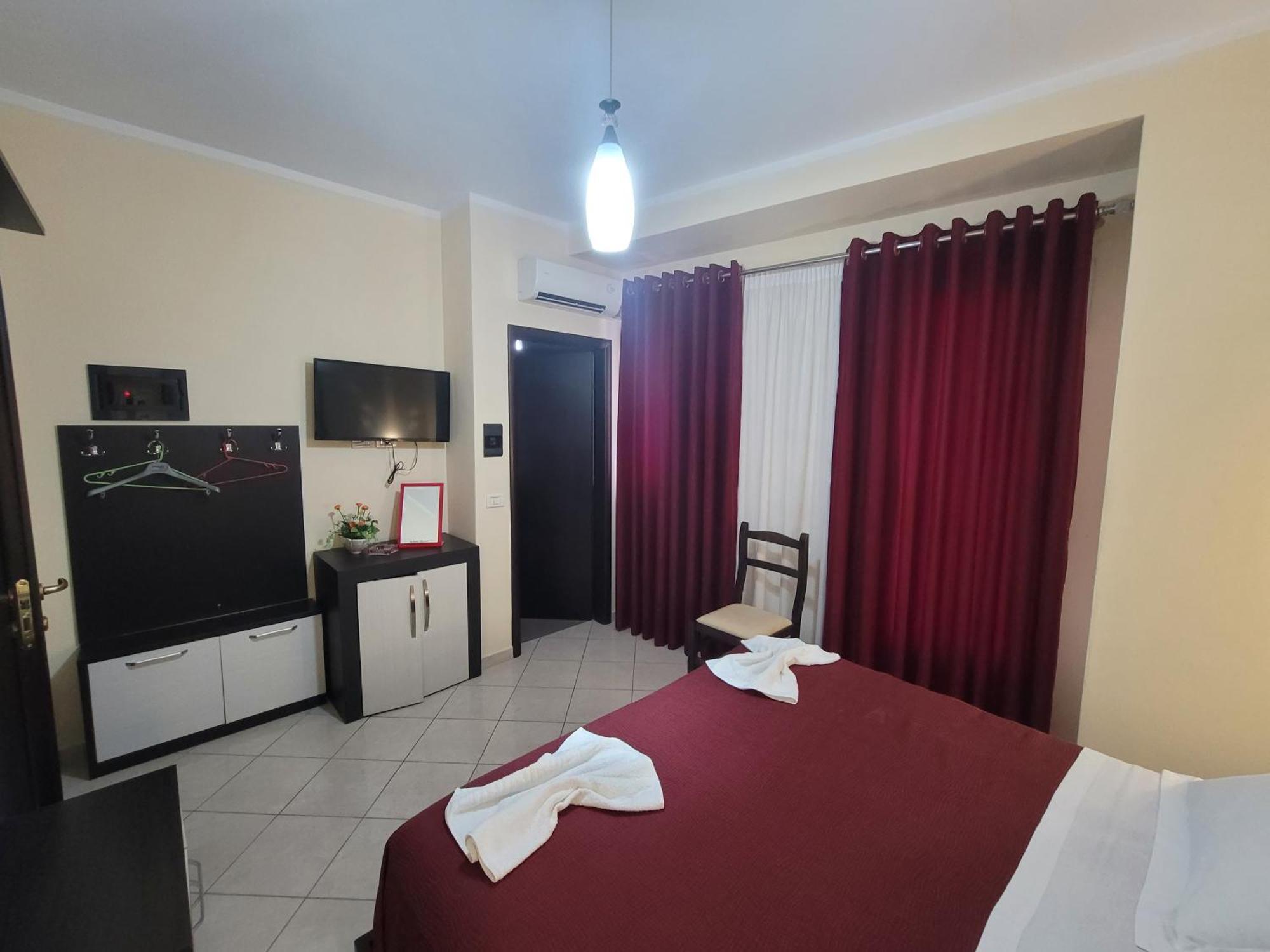 Haris Hotel Влёра Экстерьер фото